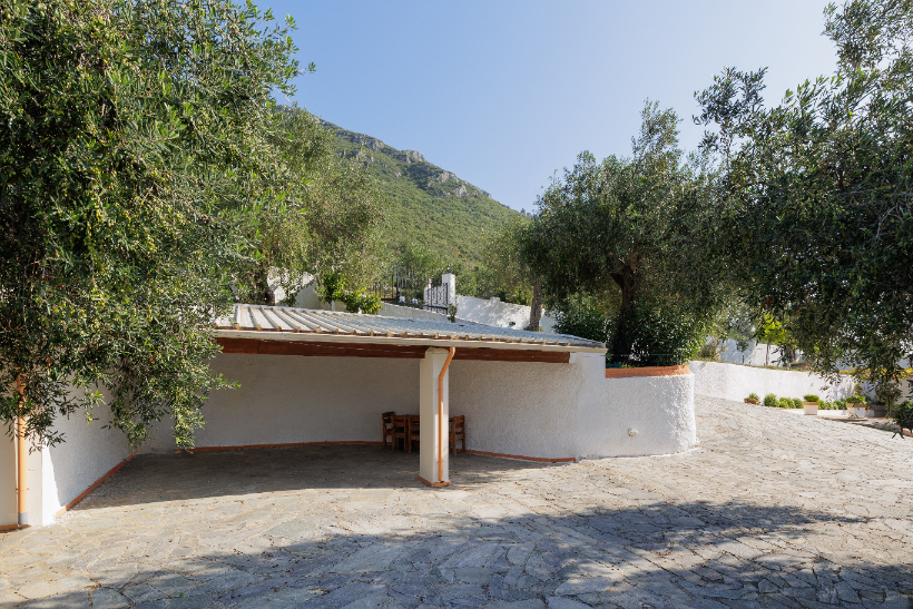 Outdoor dining area at Ef Zin Villa Corfu