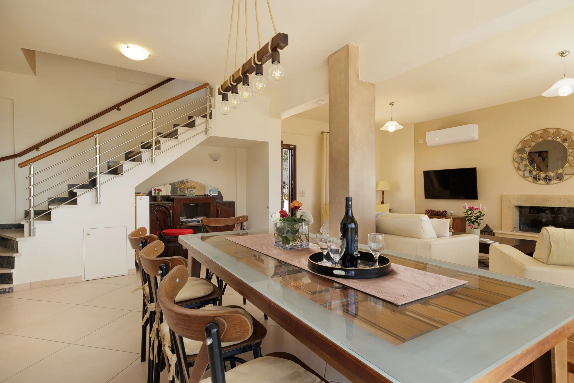 Dining area for 6 people at Ef Zin Villa in Corfu