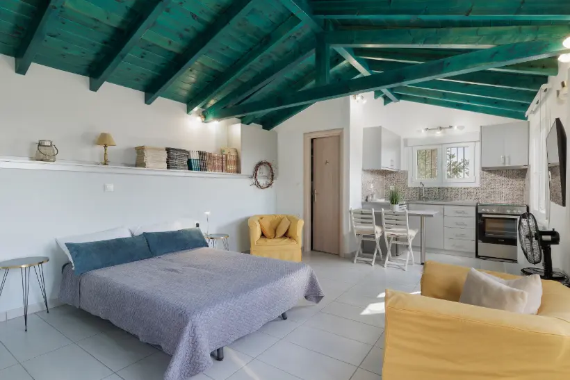 Separate studio accommodation for 2 guests at Ef Zin Villa